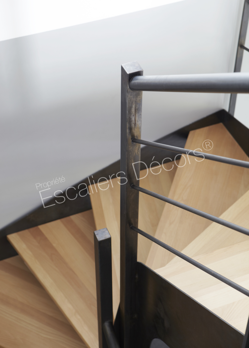 Photo DT103 - ESCA'DROIT® 2 Quartiers Tournants. Escalier métal et bois d'intérieur au design contemporain. Vue 2